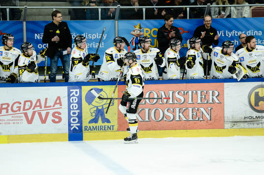 Västerås Dustin Johner jublar