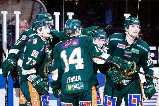 Färjestads Joakim Nygård gör 1-0 och jublar med sina
