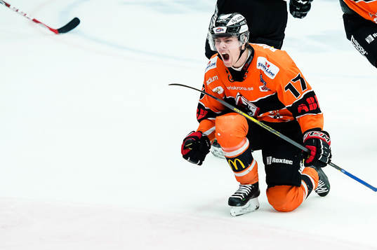 Karlskronas Joel Kellman  gör 1-1