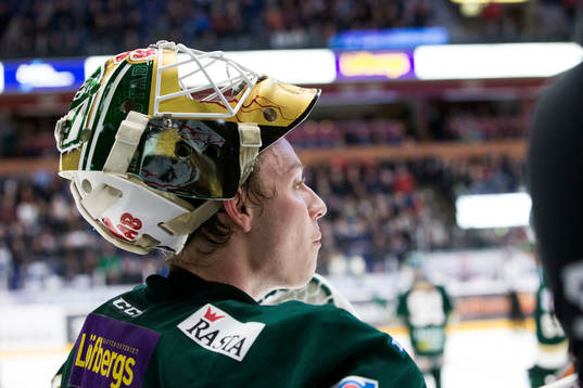 Färjestads målvakt Fredrik Pettersson Wentzel  utan mask