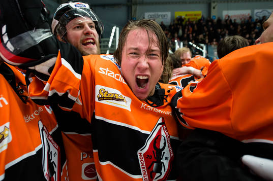 Karlskronas Filip Cruseman  jublar