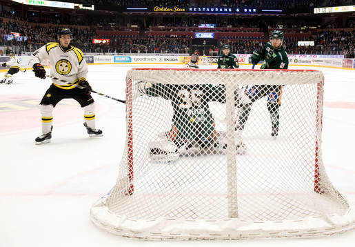 Brynäs Anton Rödin och Färjestads Ludwig Byström vid