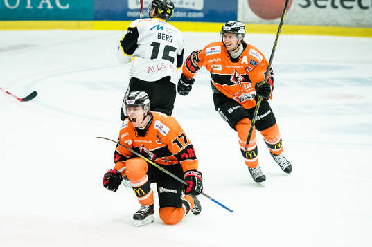 Karlskronas Joel Kellman  jublar