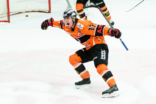 Karlskronas Joel Kellman  jublar