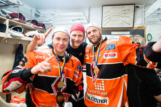 Filip Cruseman Alexander Bergström ,Jimmie Svensson jublar