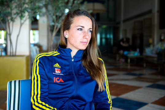 Sveriges Kosovare Asllani blir intervjuad