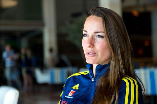 Sveriges Kosovare Asllani blir intervjuad
