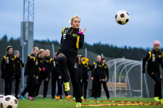 Bläddra bland fler bilder av Fotboll, Camp Elfsborg Flickakademi