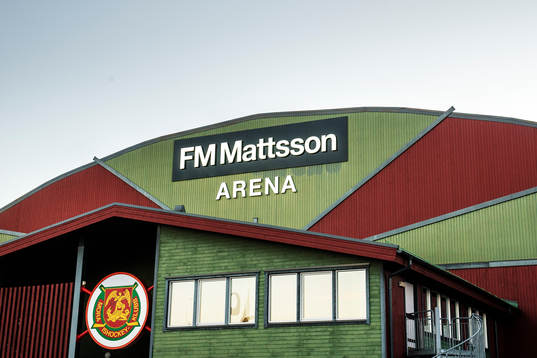 Exteriör på FM Mattsson Arena före ishockeymatchen i