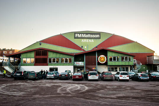 Exteriör på FM Mattsson Arena före ishockeymatchen i