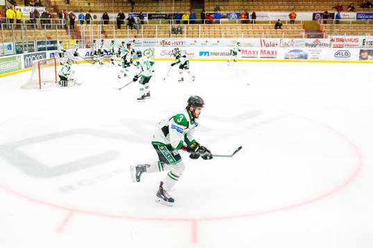 Rögles Almen Bibic före ishockeymatchen i kvalet till SHL