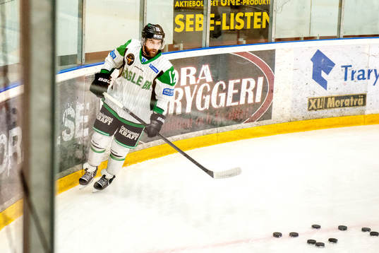 Rögles Jack Connolly före ishockeymatchen i kvalet till