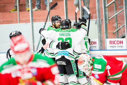 Rögles Andre Deveaux  jublar