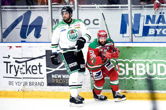 Rögles Andre Deveaux deppar och Moras Jerry Pollastrone