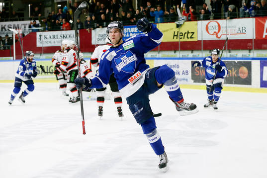 Karlskogas Henrik Björklund jublar