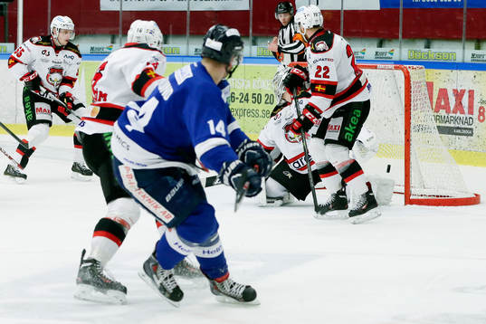 Karlskogas Henrik Björklund gör 1-1