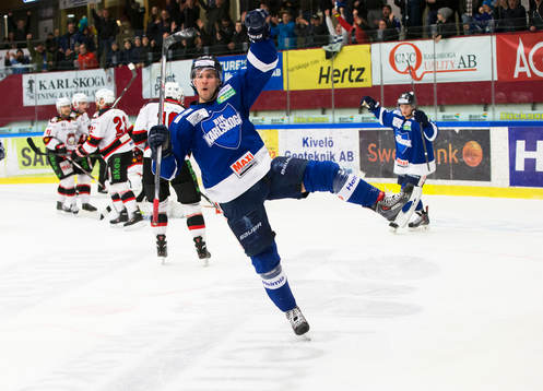 Karlskogas Henrik Björklund jublar