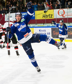 Karlskogas Henrik Björklund jublar
