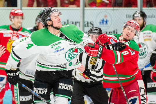 Rögles Alen Bibic och Moras Robin Johansson i bråk