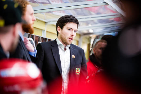 Moras tränare Jeremy Colliton deppar