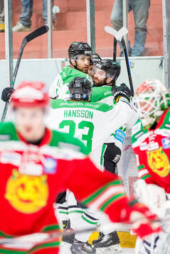 Rögles Andre Deveaux  jublar