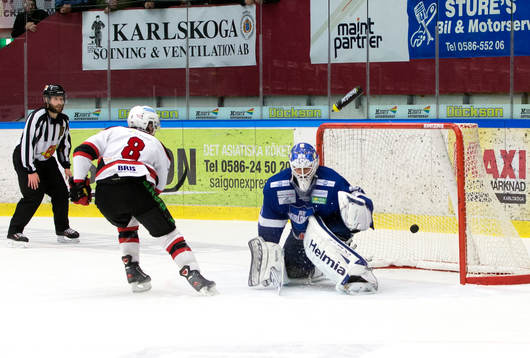 Malmö Redhawks Tony Romano sätter straffen bakom