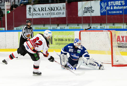 Malmö Redhawks Jens Jakobs sätter straffen bakom