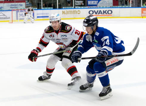 Malmö Redhawks Jens Olsson och Karlskogas Henrik Larsson