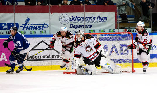 Karlskogas Fredrik Höggren och Malmö Redhawks målvakt