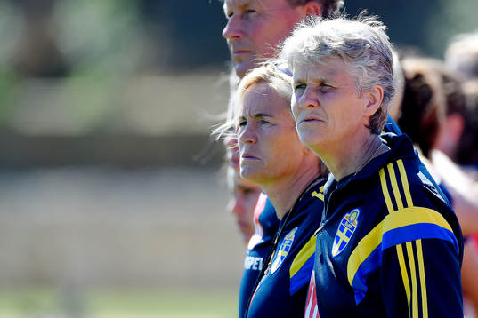 Sveriges förbundskapten Pia Sundhage och assisterande