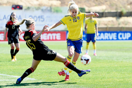 Sveriges Sofia Jakobsson och Tysklands Kathrin Hendrich
