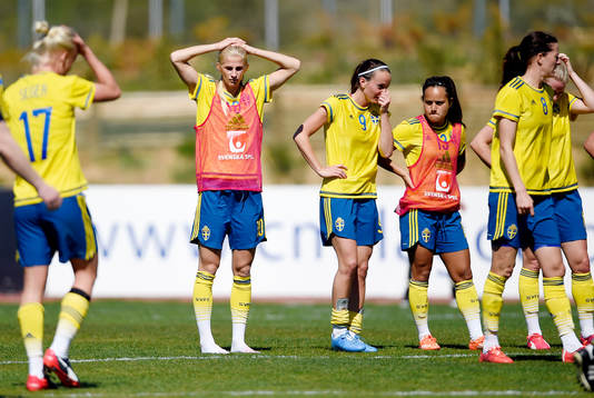 Sveriges Sofia Jakobsson deppar med sina lagkamrater