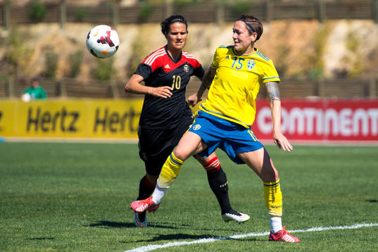 Tysklands Dzsenifer Marozsan och Sveriges Therese Sjögran
