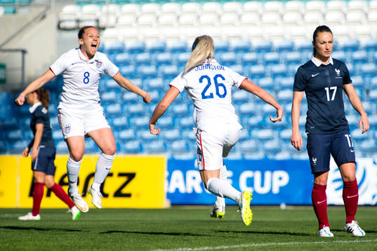 s Amy Rodriguez och Julie Johnston firar