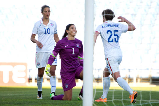 s målvakt Hope Solo jublar