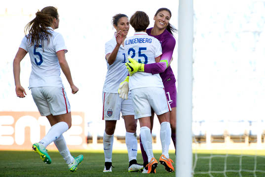 s målvakt Hope Solo jublar