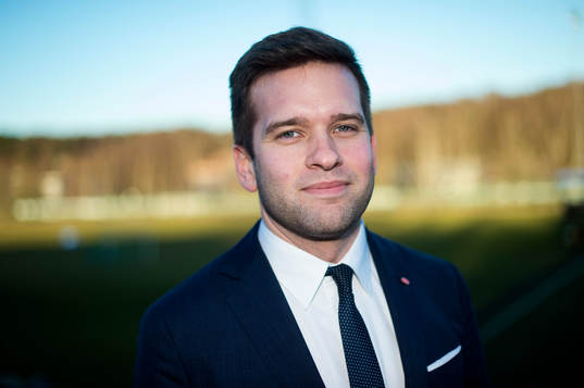 Idrottsministern Gabriel Wikström fotograferad