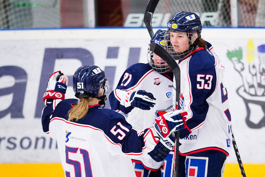 Linköpings Jennifer Wakefield (th) gör 0-1 och jublar med