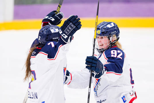 Linköpings Melinda Olsson (th) gör 0-2 och jublar med
