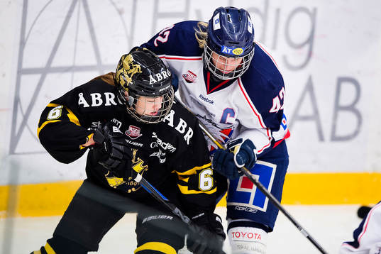 s Clara Hammarlund och Linköpings Jenni Asserholt