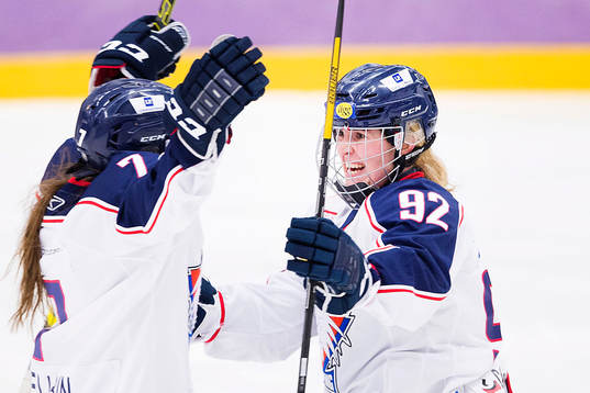 Linköpings Melinda Olsson (th) gör 0-2 och jublar med