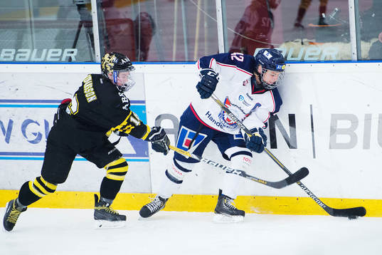s Lisa Johansson och Linköpings Jenni Asserholt