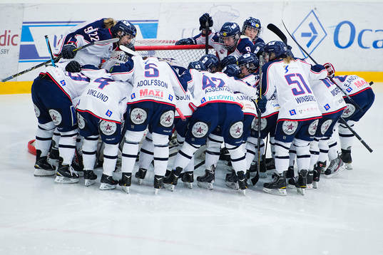 Linköpings spelare samlas innan ishockeyfinalen i