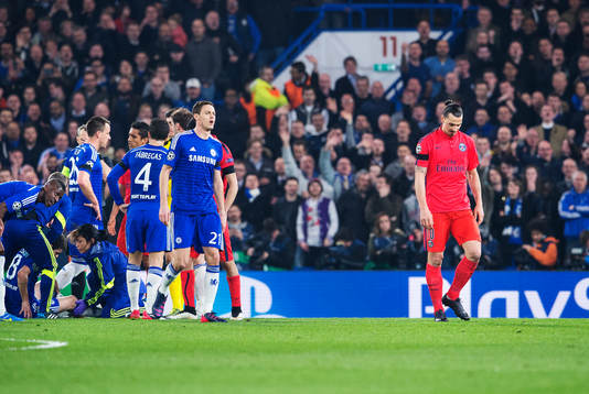 Paris Zlatan Ibrahimovic (t h) lämnar planen deppandes
