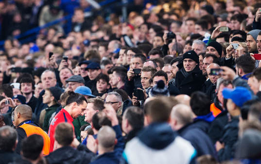 Paris Zlatan Ibrahimovic lämnar planen deppandes