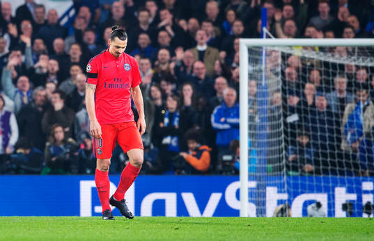 Paris Zlatan Ibrahimovic lämnar planen deppandes