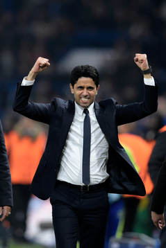Paris ägare Nasser Al Khelaifi jublar