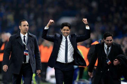 Paris ägare Nasser Al Khelaifi jublar