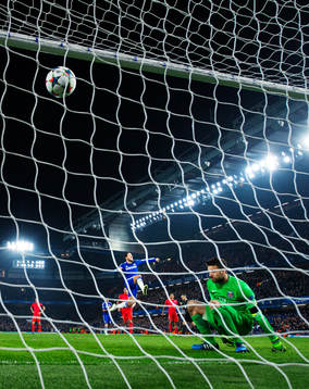 Chelseas Eden Hazard jublar