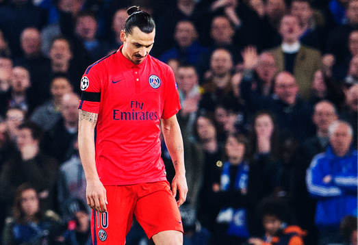 Paris Zlatan Ibrahimovic lämnar planen deppandes